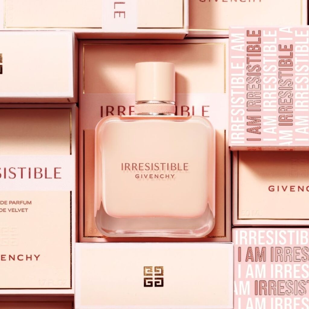 Perfume de íris: 15 perfumes com a nota de íris para acrescentar à wishlist 29 Irresistible Nude Velvet Givenchy